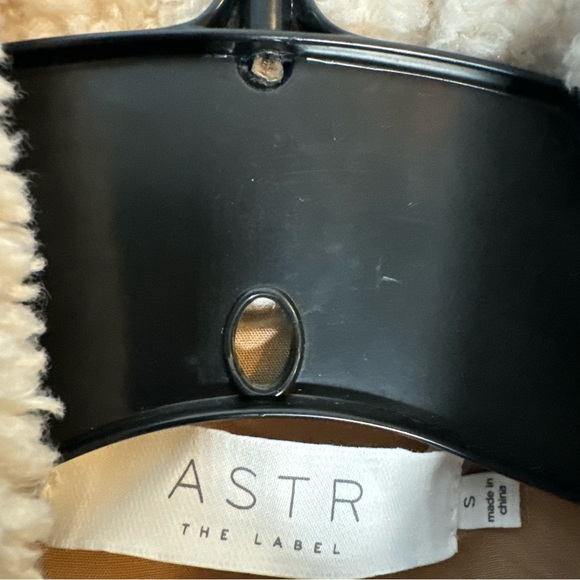 ASTR the Label tan winter coat SZ:small - Picture 7 of 10